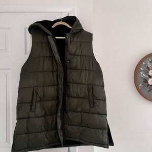 Swiss Tech Women’s and Plus Hunter/Olive Green Hooded Puffer Tunic Vest